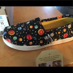 NWT Tom’s kids size 11